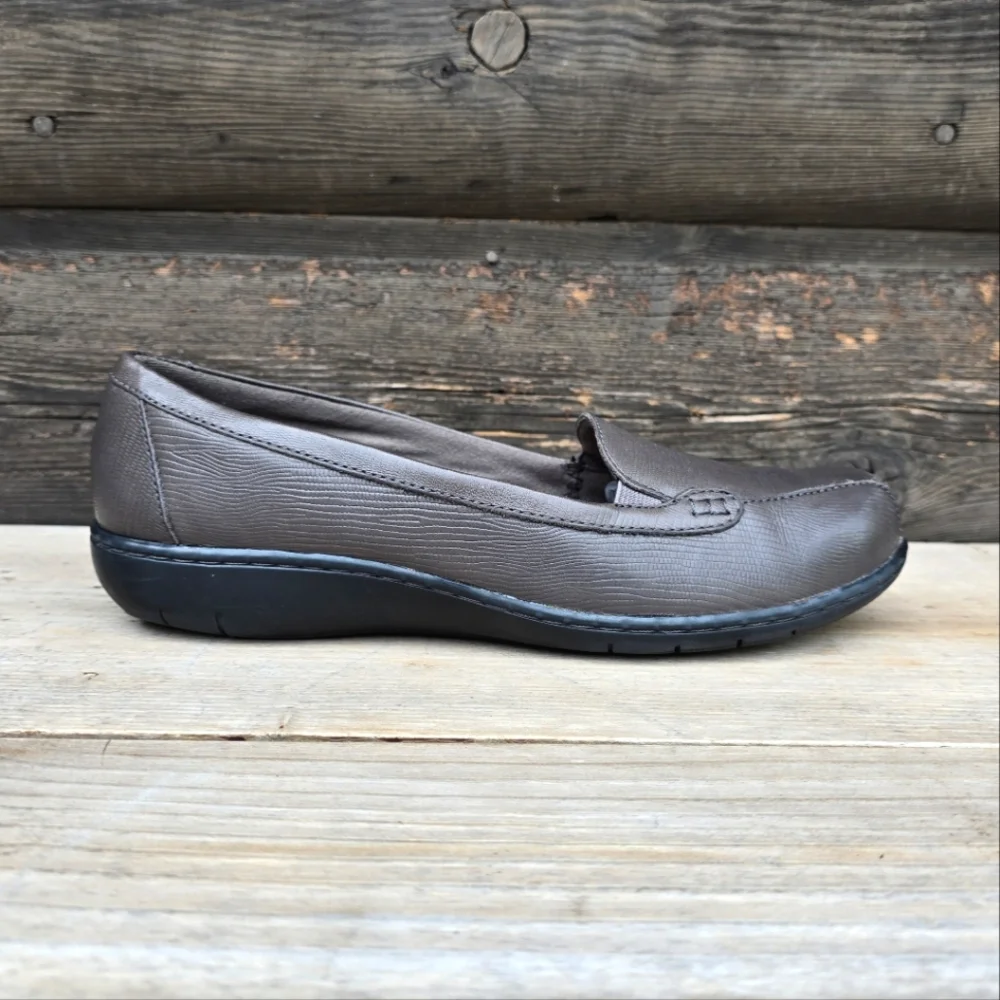 Clarks Bendables Bayou Classic Minimalist Taupe Leather Comfort Loafers 9W